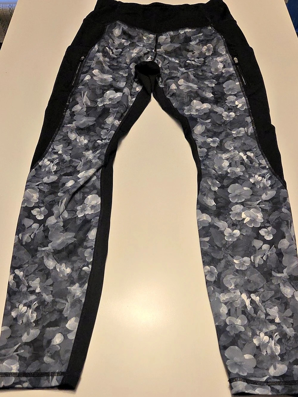Athleta Floral Leggings in Black & Gray Size Medium